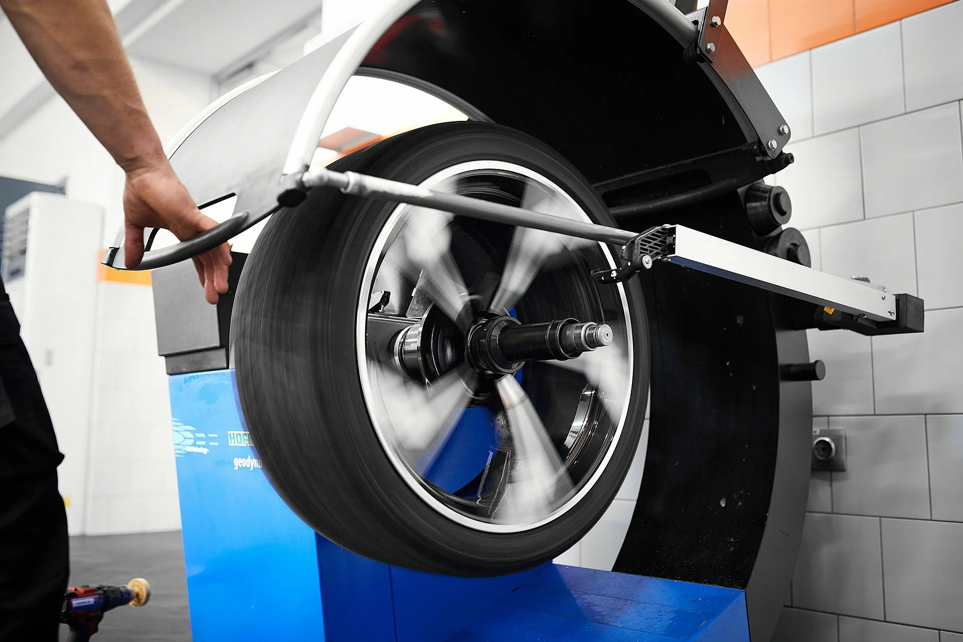 Шиномонтаж и балансировка колёс